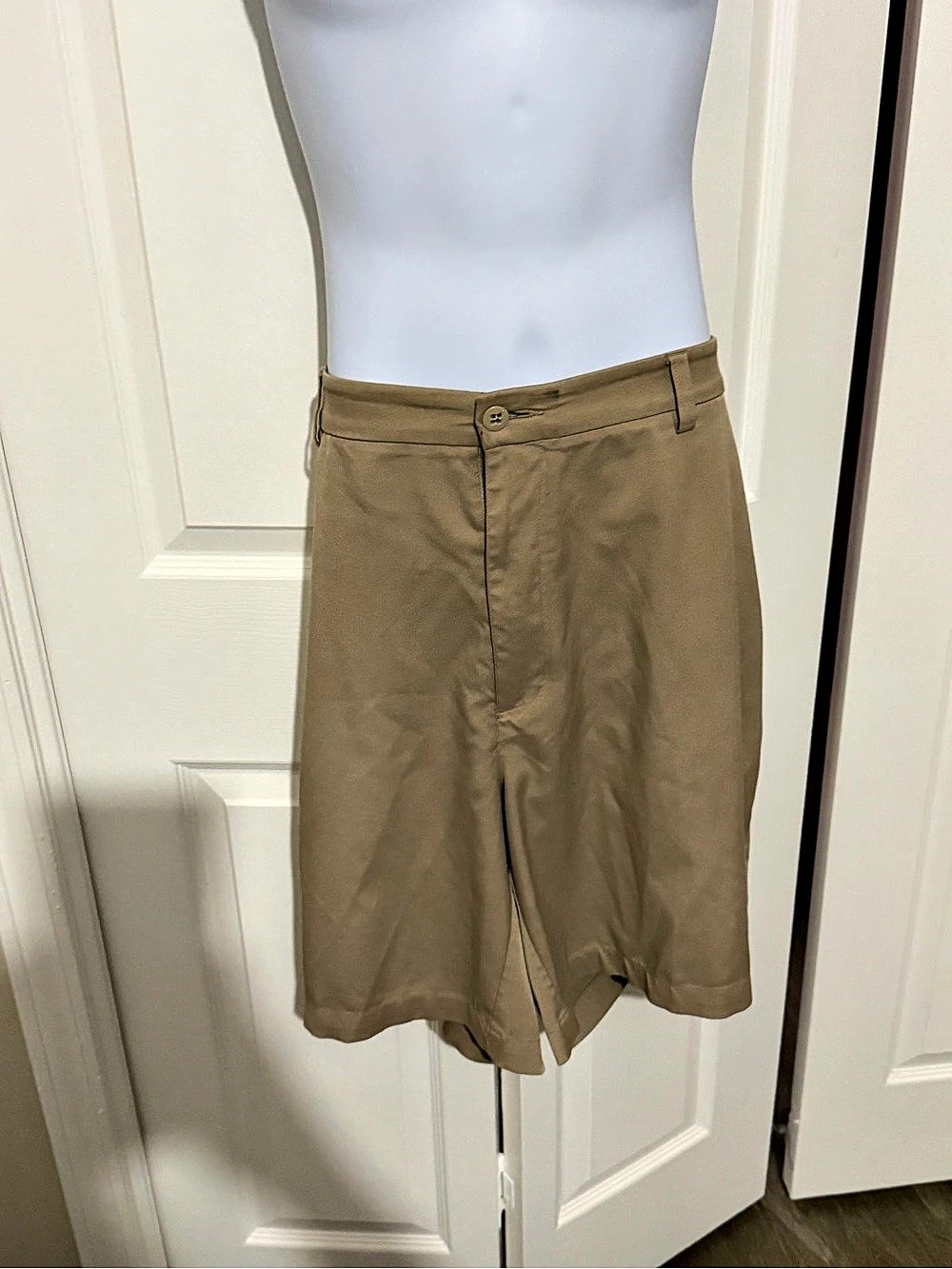 Round tree and Yorke Shorts in Brown Like New 44b